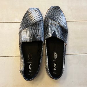 Tom’s shoes 8.5